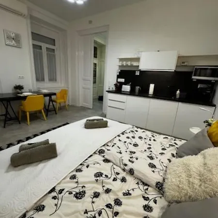 Cozy In The Heart Of Buda * 布达佩斯