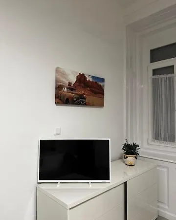 Cozy In The Heart Of Buda Apartment