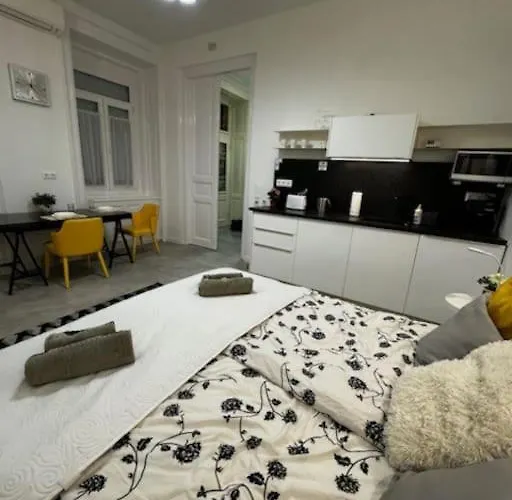 Cozy In The Heart Of Buda * בודפשט